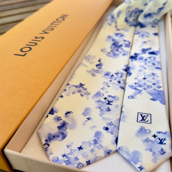 🔥SENSATIONAL🎁LV HOLIDAY 25’🎁MONOGRAM RARE WATERCOLOR INK 🆕💯LOUIS VUITTON ✨TIE🔥 - Picture 1 of 17